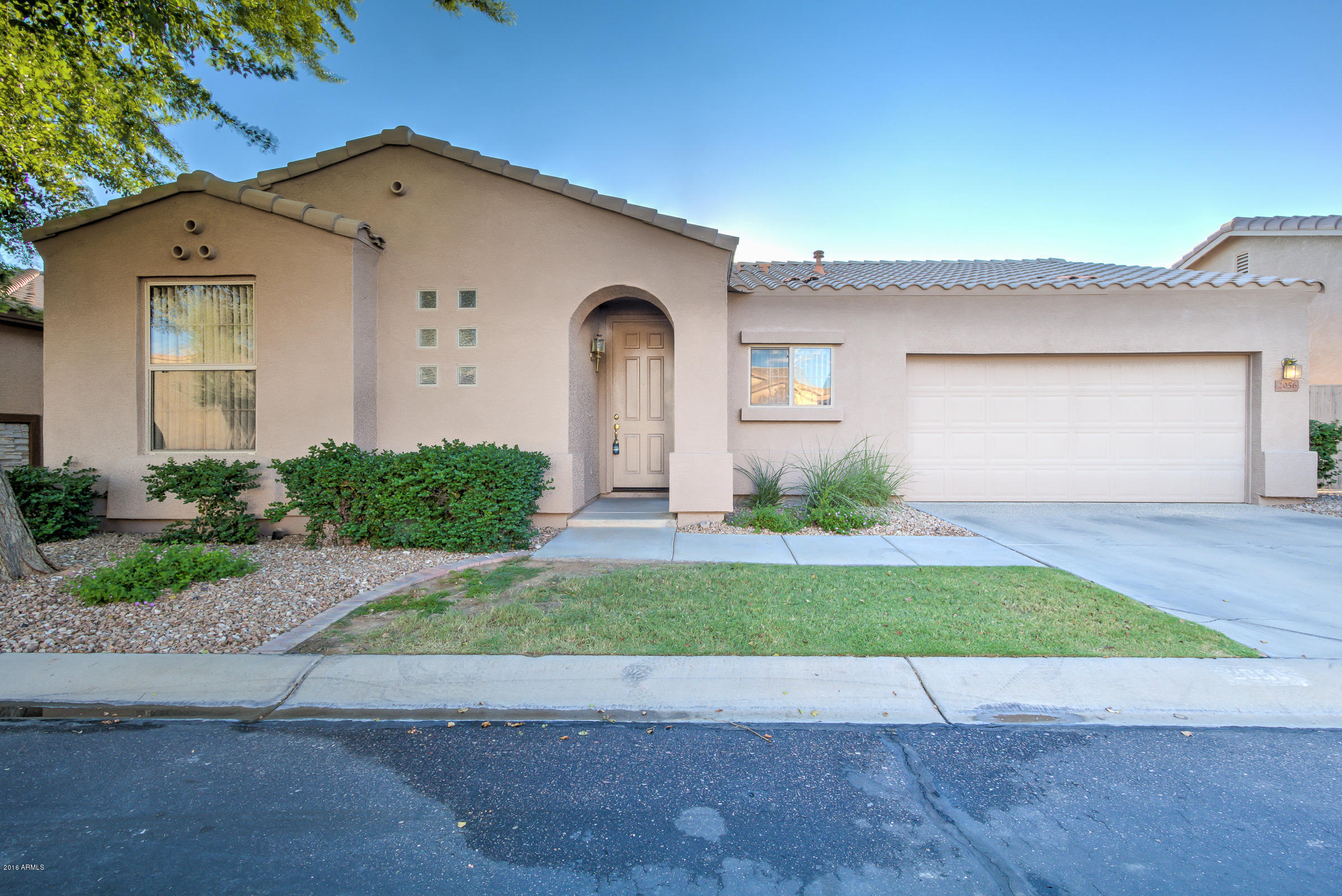2056 South Edgewater Mesa, AZ 85209 - Photo 3 of 25 2056 S Edgewater-3