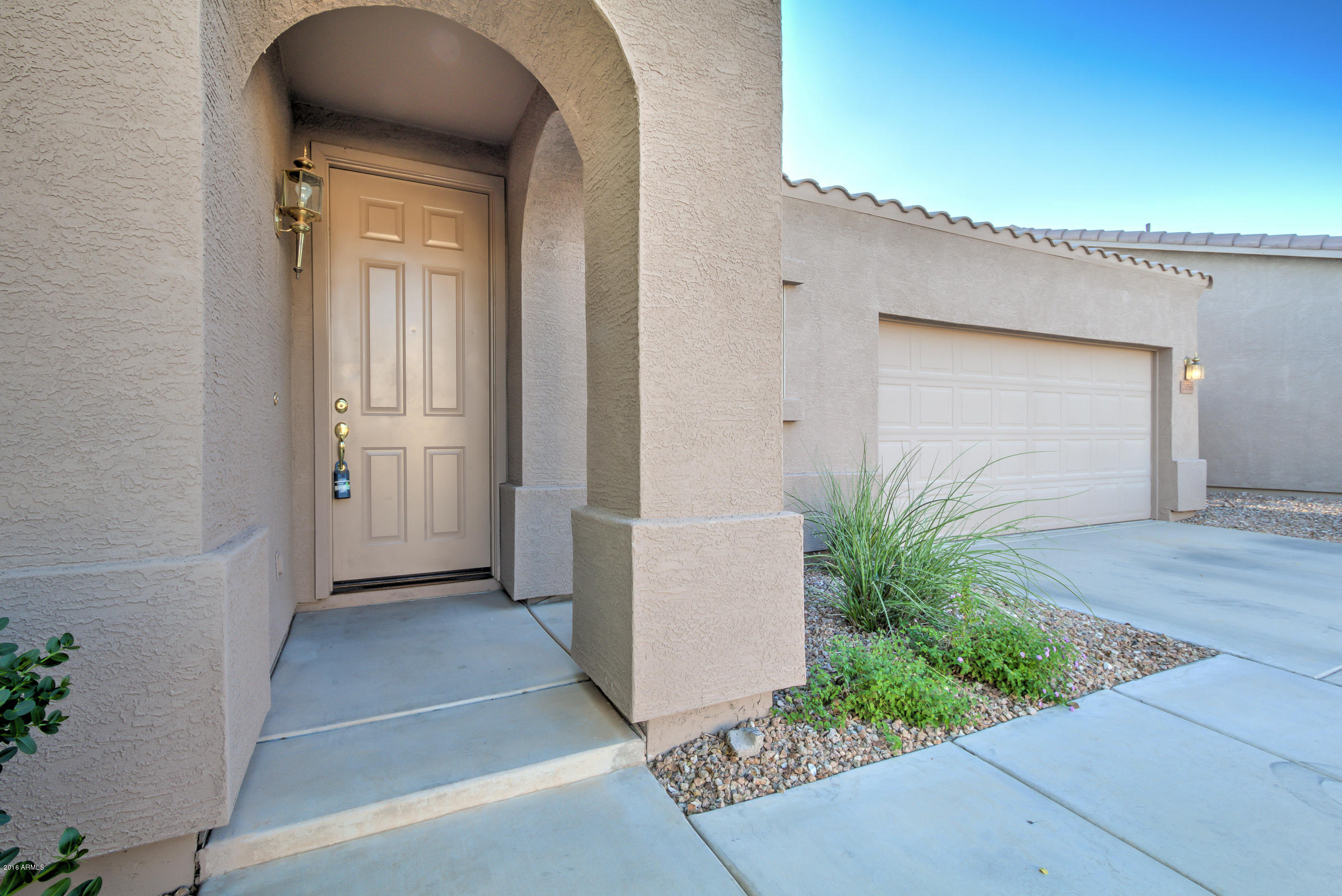 2056 South Edgewater Mesa, AZ 85209 - Photo 4 of 25 2056 S Edgewater-4