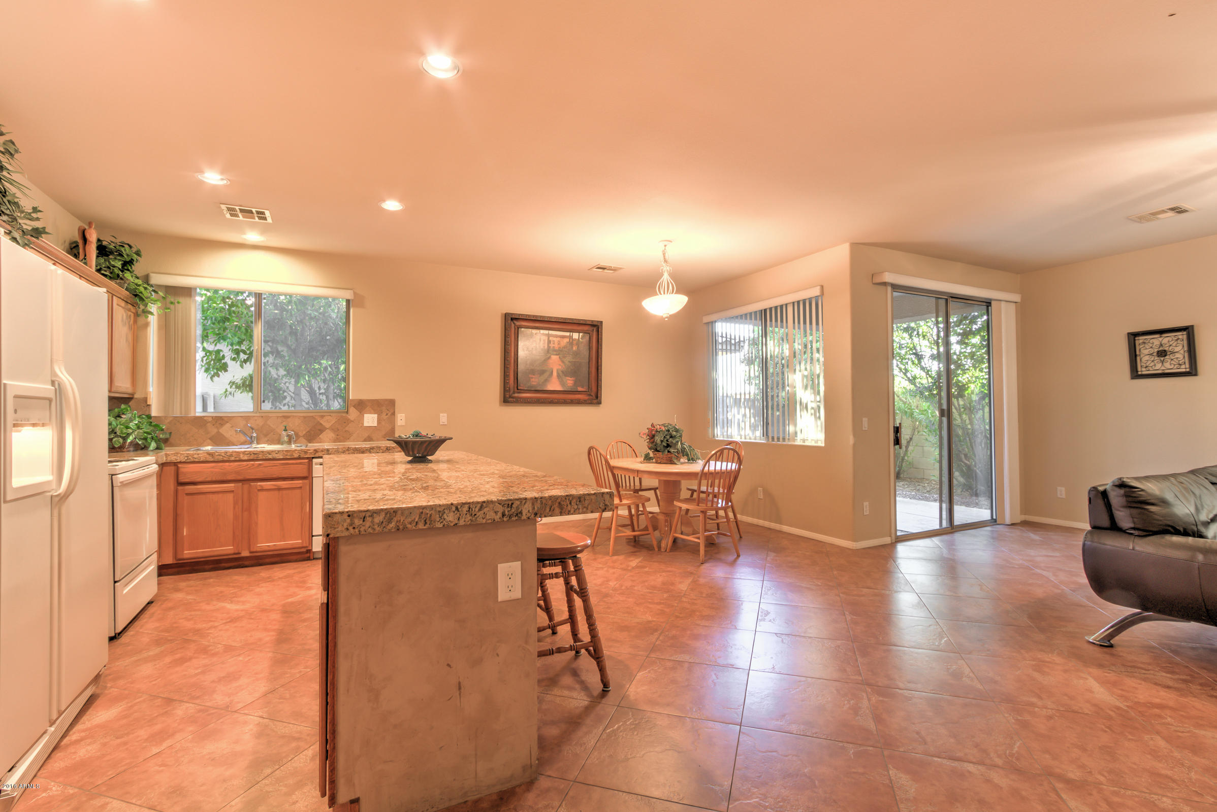 2056 South Edgewater Mesa, AZ 85209 - Photo 10 of 25 2056 S Edgewater-10