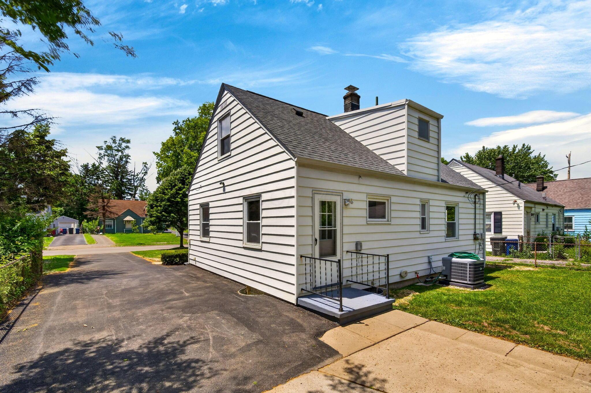 220 South Ashburton Road Columbus, OH 43213 - Photo 40 of 43