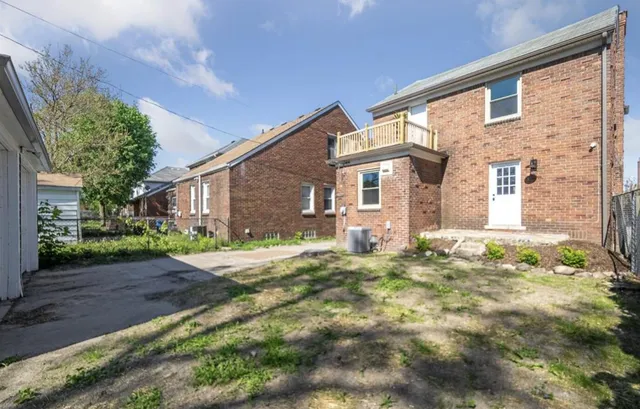 $2,500 | 18941 Santa Rosa Drive, Detroit, MI 48221