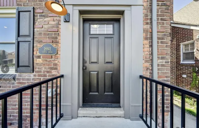 $2,500 | 18941 Santa Rosa Drive, Detroit, MI 48221