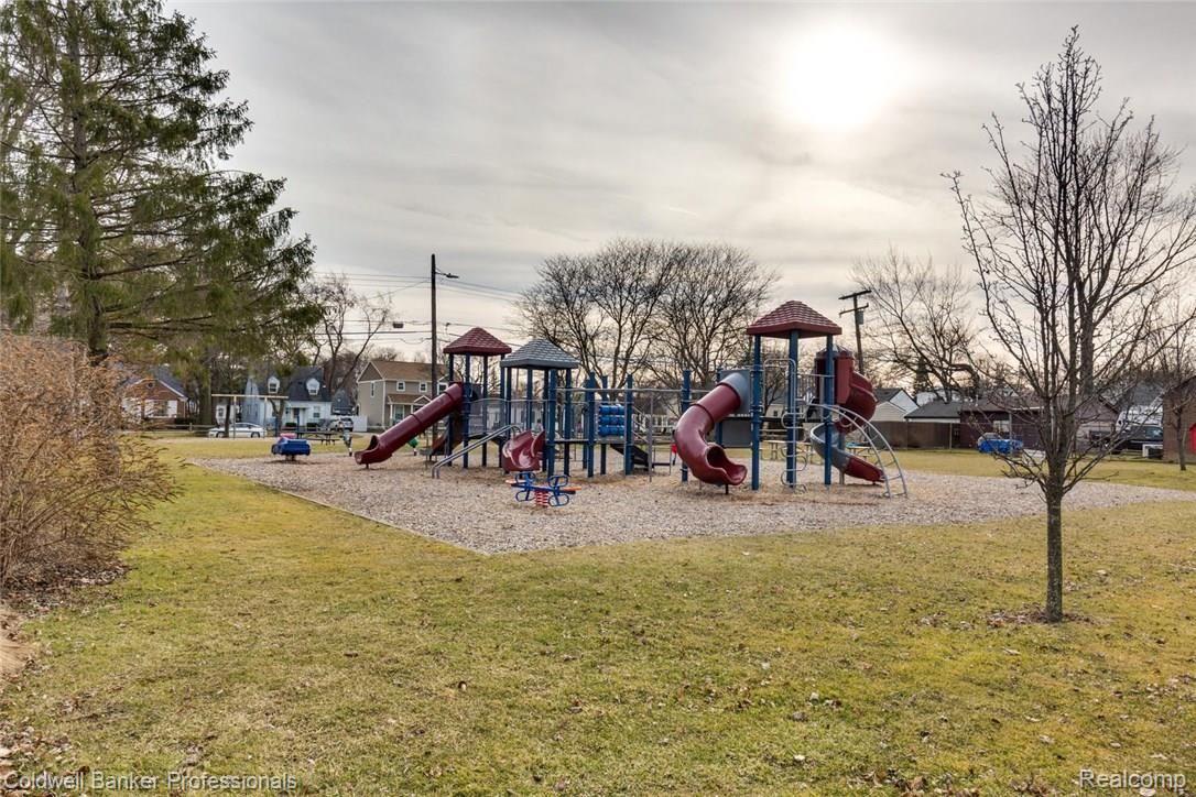 1363 Cambridge Road Berkley, MI 48072 - Photo 20 of 20 1363 Cambridge Rd Berkley MI-large-019-13-1363 Cambridge Road0020FULL-1500x1000-72dpi.jpg