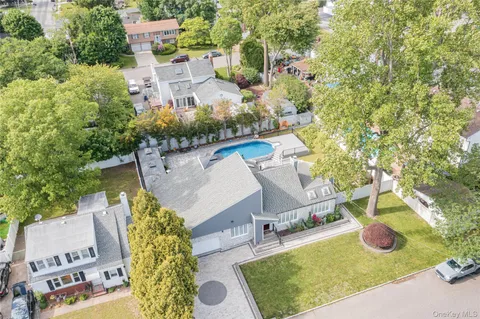 $899,000 | 129 Gleeland Street, Deer Park, NY 11729