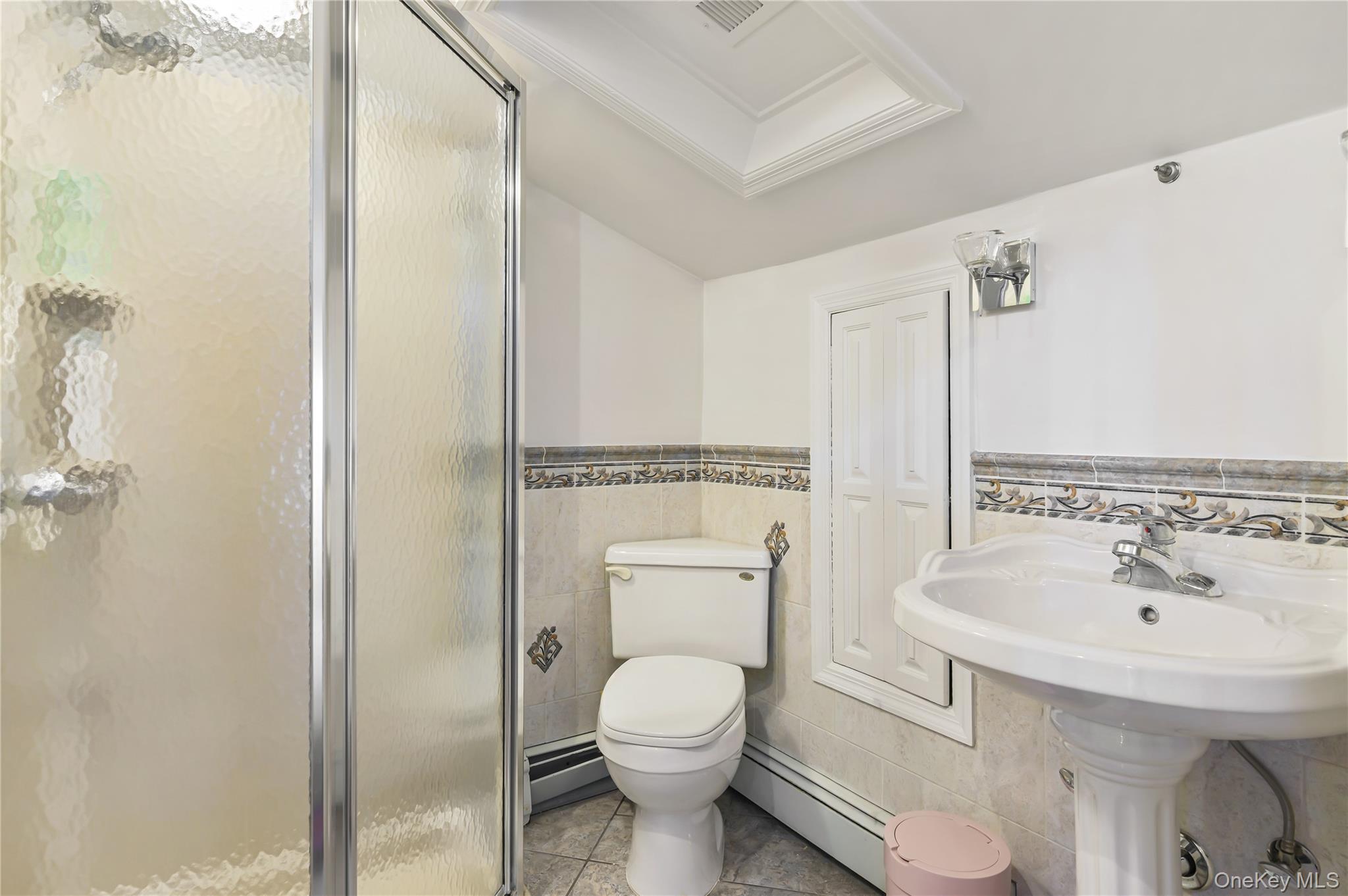 12 Leeside Road Carmel, NY 10512 - Photo 26 of 35 2nd floor full bathroom