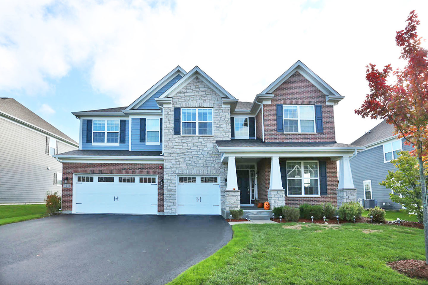 3441 Harold Circle Hoffman Estates, IL 60192 - Photo 1 of 34 front view of a house with a yard