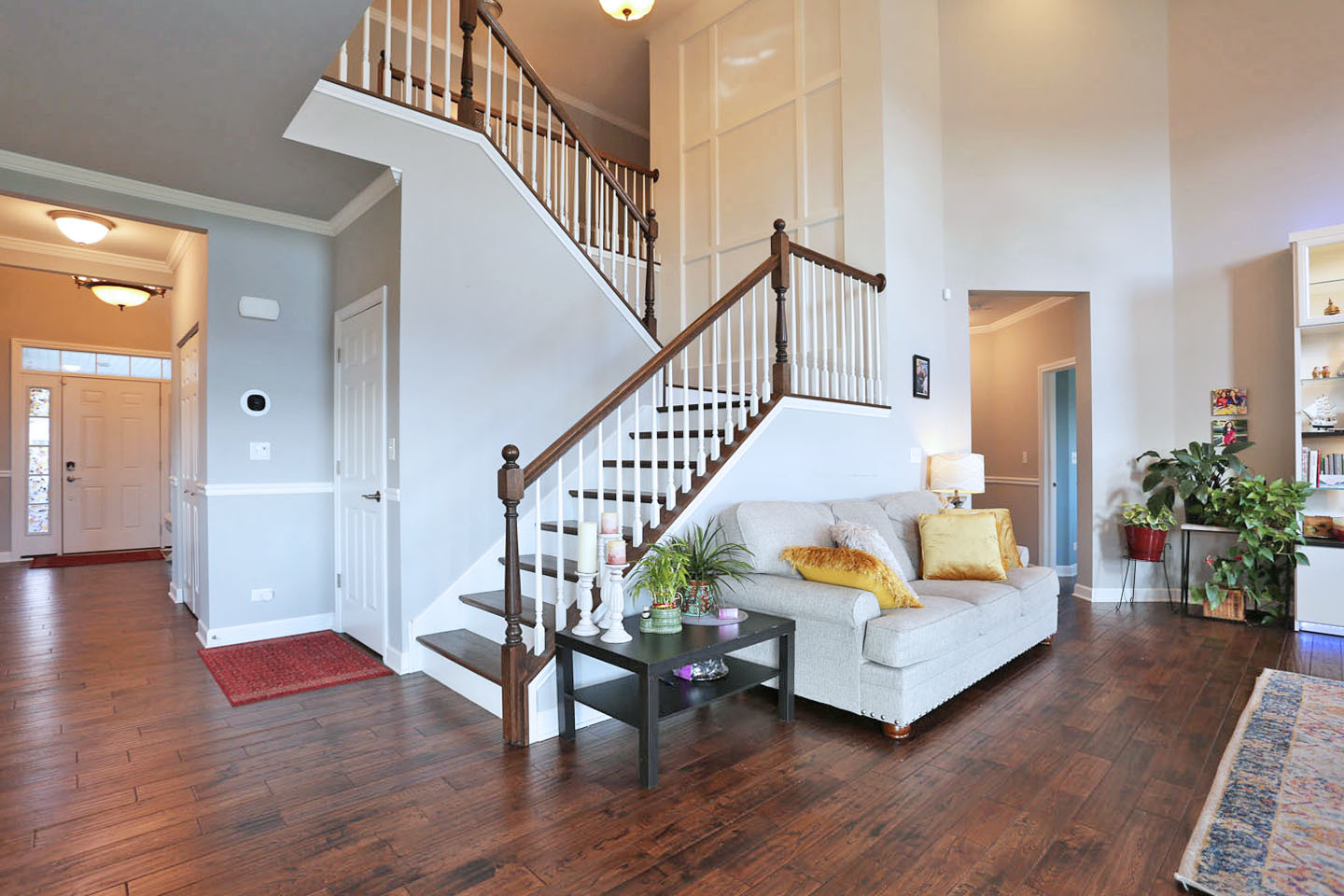 3441 Harold Circle Hoffman Estates, IL 60192 - Photo 13 of 34 a living room with furniture and a wooden floor