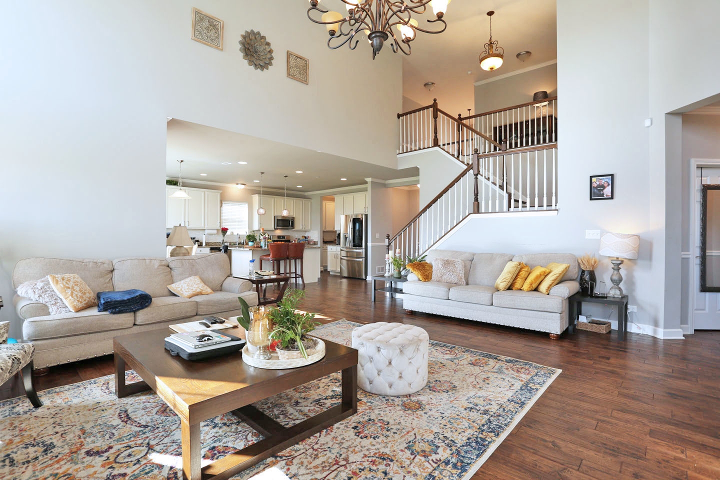 3441 Harold Circle Hoffman Estates, IL 60192 - Photo 4 of 34 a living room with furniture and wooden floor