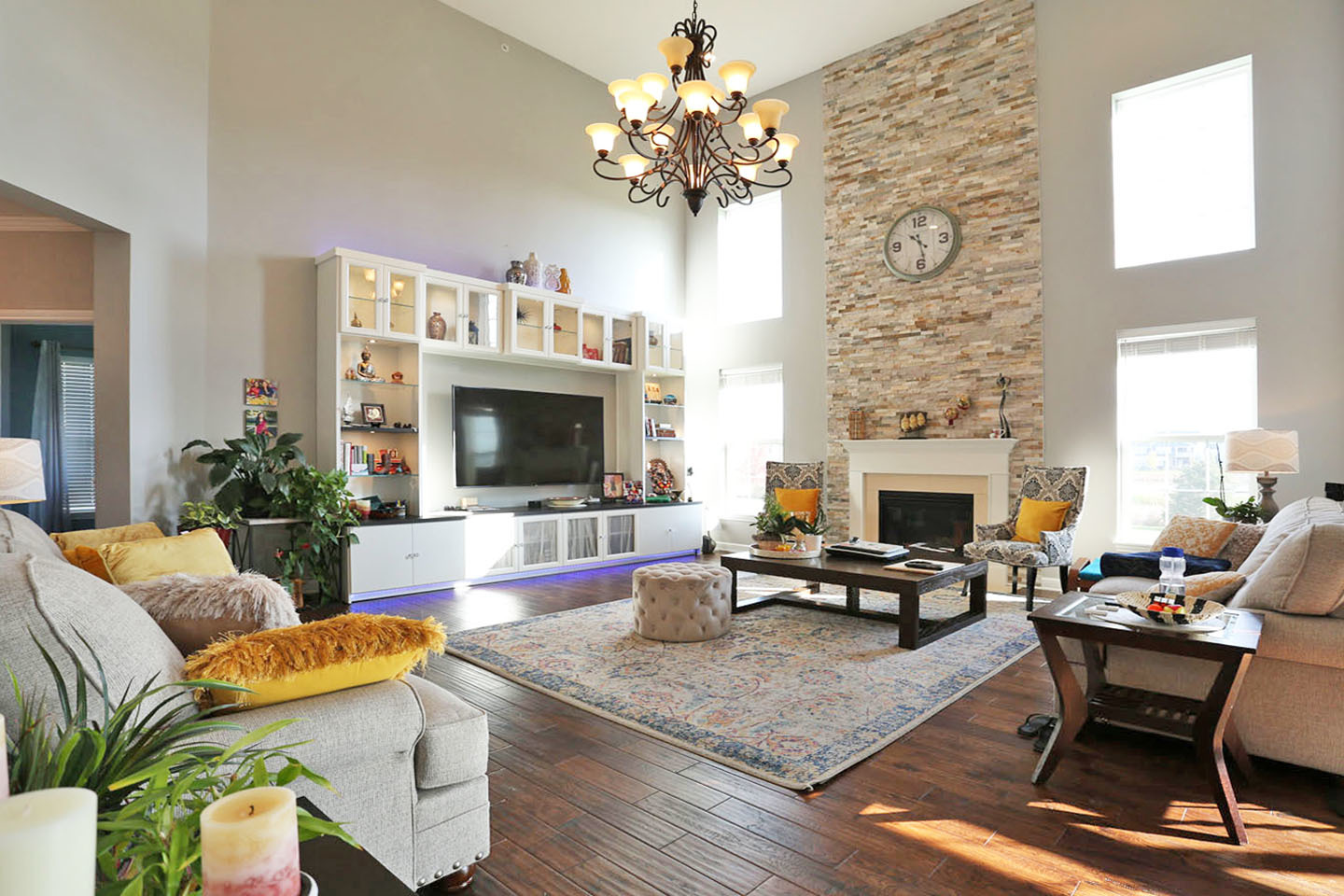 3441 Harold Circle Hoffman Estates, IL 60192 - Photo 5 of 34 a living room with furniture fireplace and flat screen tv