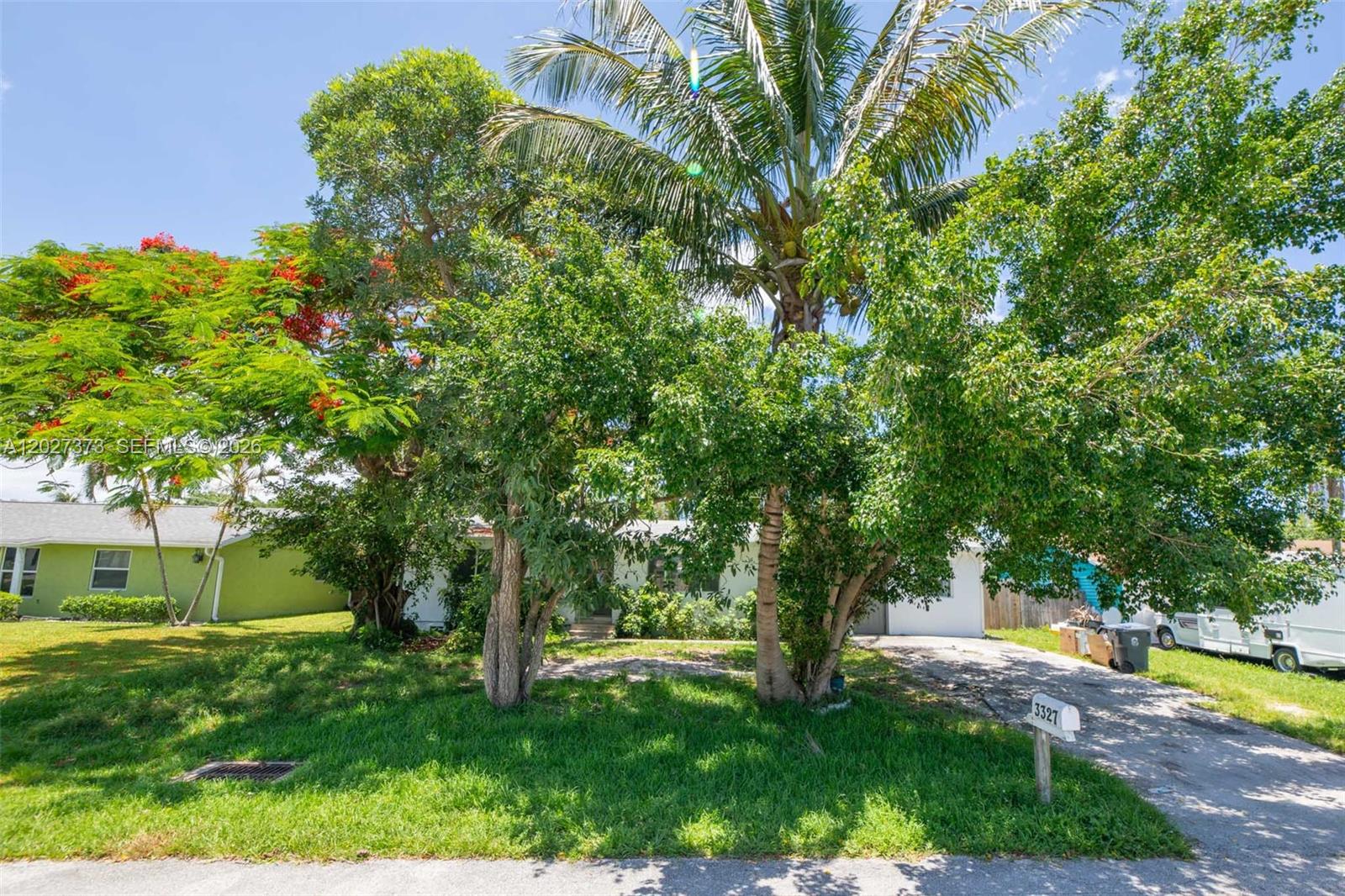 3327 Sapphire Road Lake Worth, FL 33462 - Photo 4 of 34