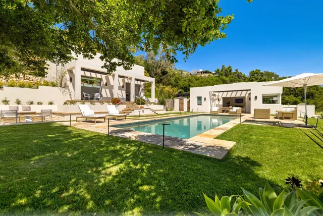 a view of a house with a big yard