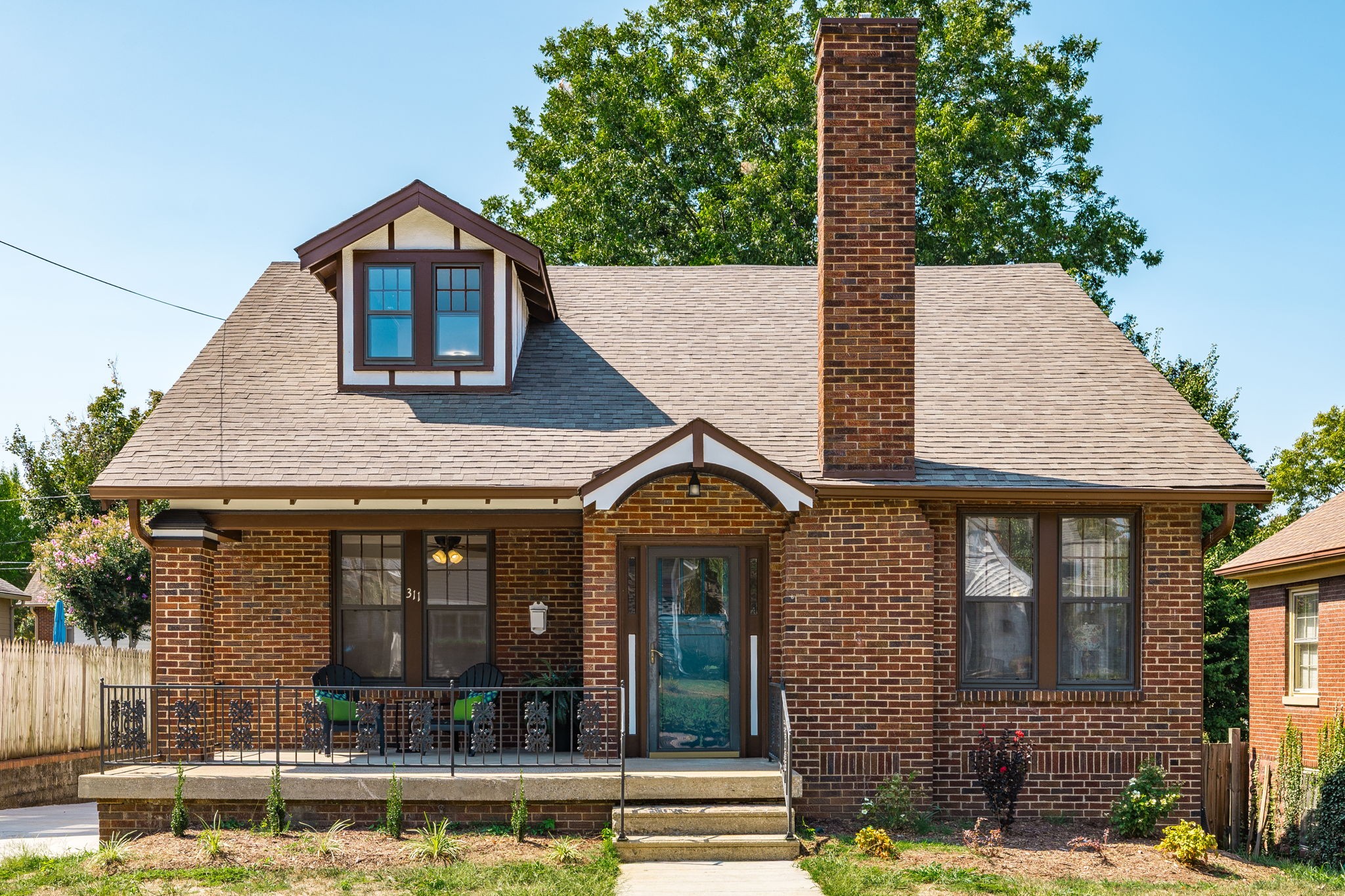 311 North Walnut Street Springfield, TN 37172 - Photo 3 of 79 a front view of a house with garden