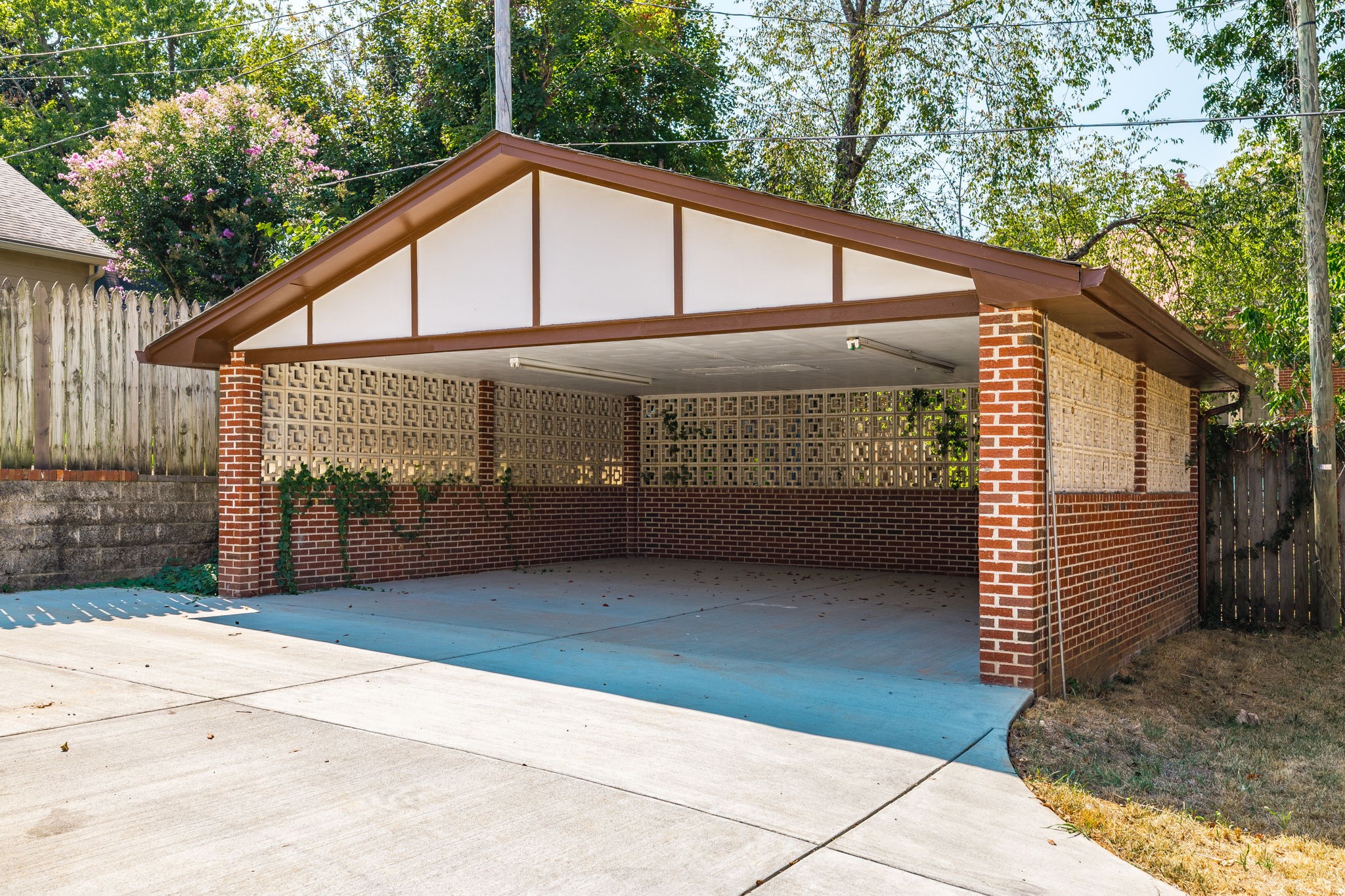 311 North Walnut Street Springfield, TN 37172 - Photo 75 of 79 a front view of a house with a garage