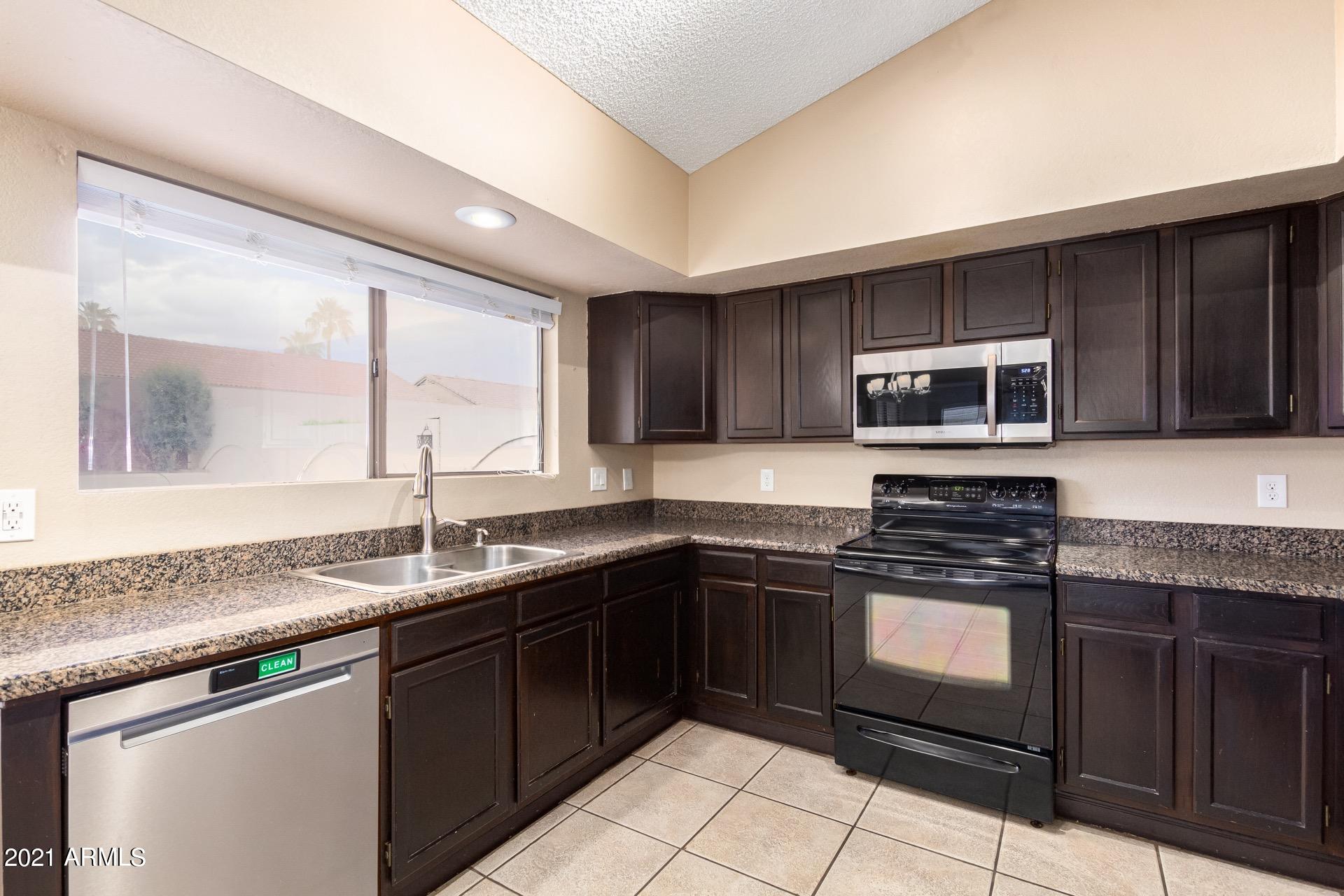 2758 East Rockledge Road Phoenix, AZ 85048 - Photo 12 of 44 2758 E Rockledge Road