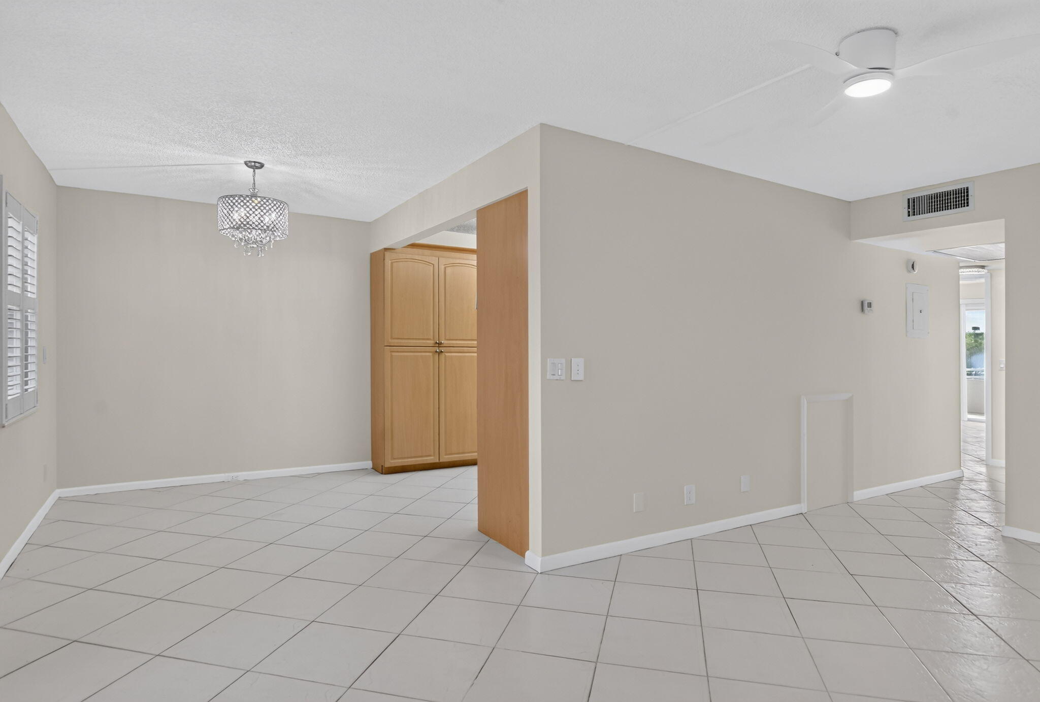 3057 Yarmouth C Boca Raton, FL 33434 - Photo 7 of 59 6-web-or-mls-DSC_5818