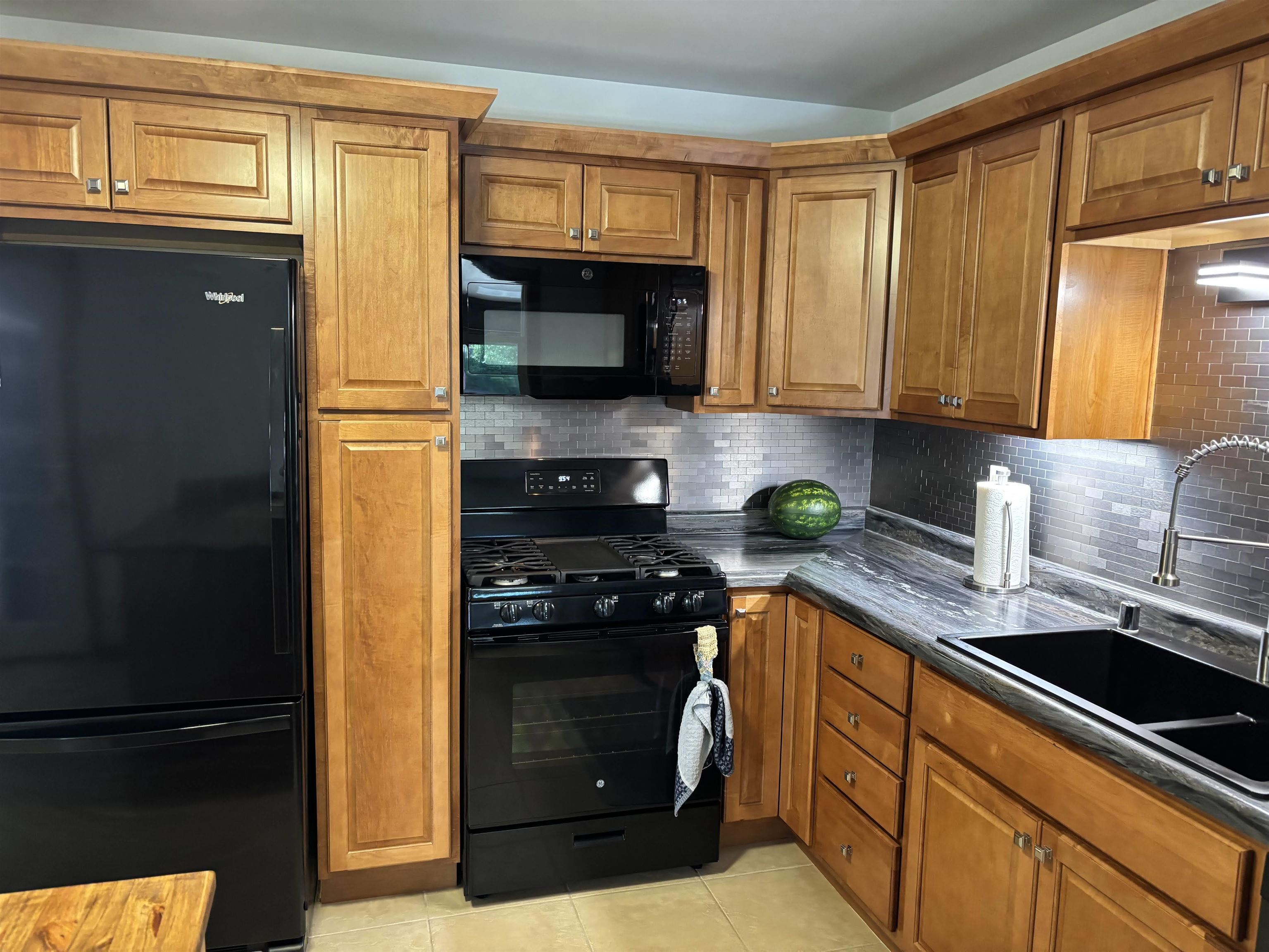 1851 Cleveland Street Beloit, WI 53511 - Photo 5 of 24