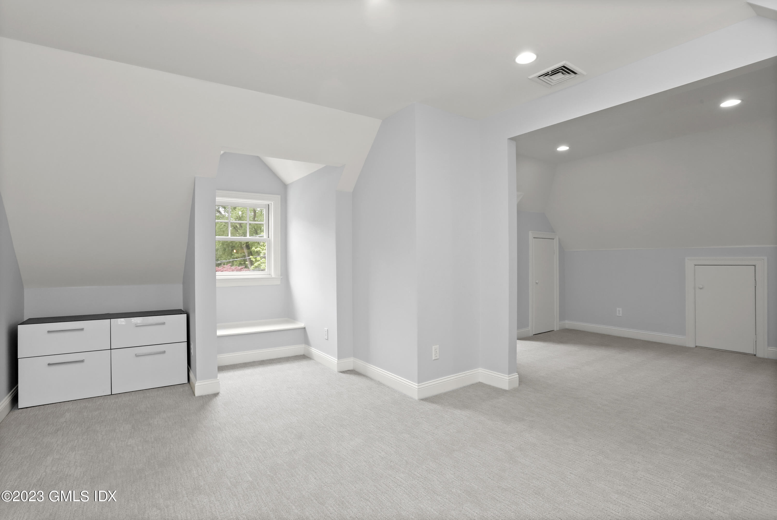 85 Mallard Drive Greenwich, CT 06830 - Photo 30 of 45 an empty room with windows and closet