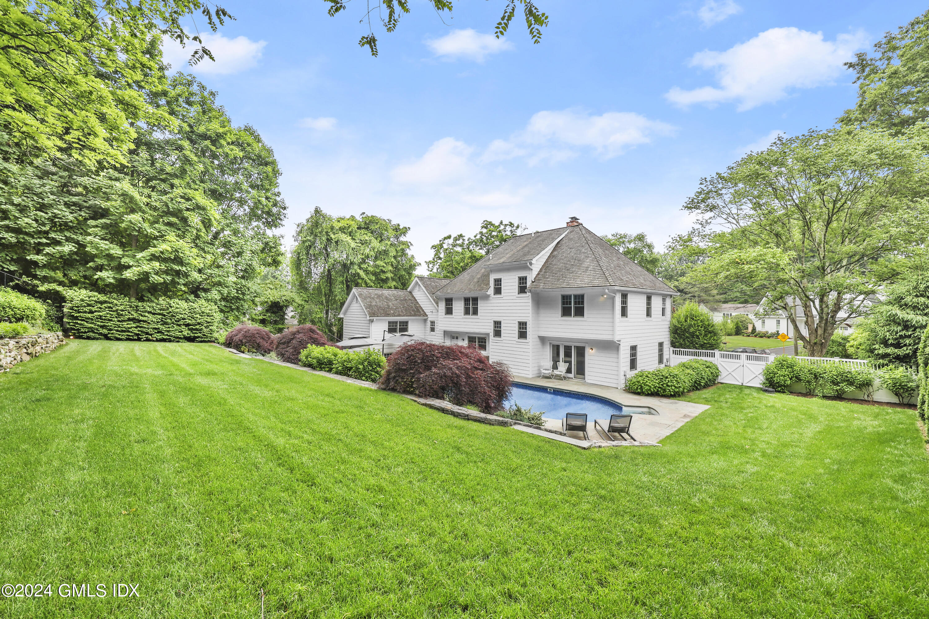 85 Mallard Drive Greenwich, CT 06830 - Photo 6 of 45 a house that is sitting in the grass