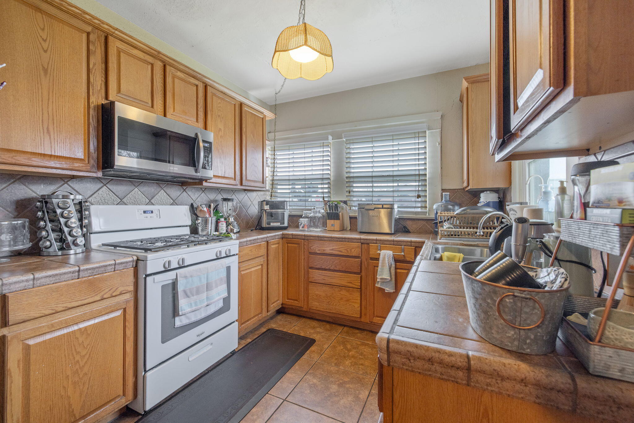 457 West Maple Street Exeter, CA 93221 - Photo 9 of 28 26-web-or-mls-713A7781