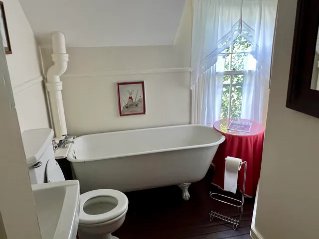 $3,200 | 78 Franklin Road, Manchester, VT 05254