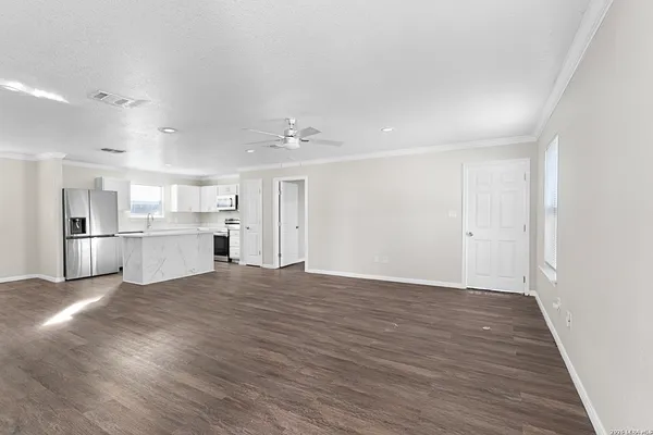 $1,575 | 11002 Moonlit, San Antonio, TX 78252