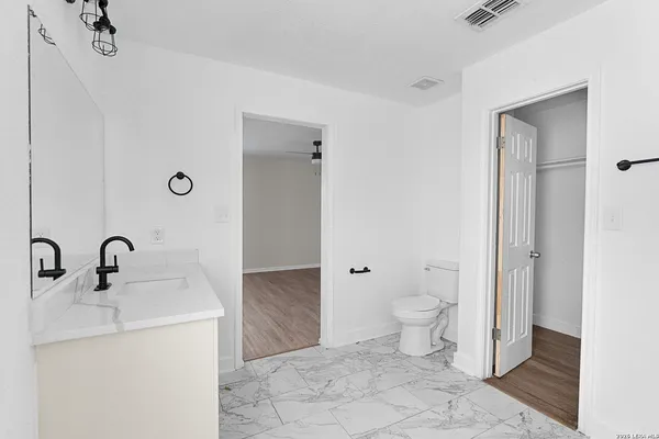 $1,575 | 11002 Moonlit, San Antonio, TX 78252