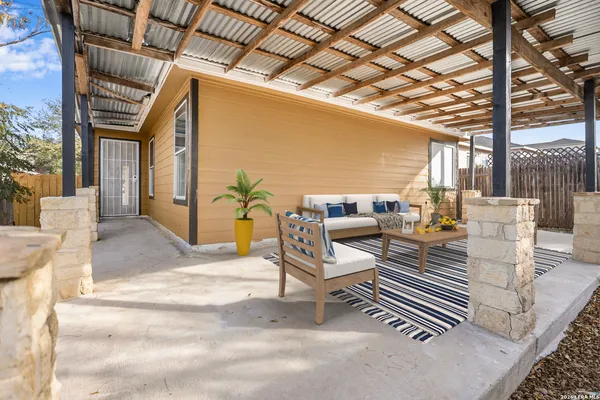 $1,575 | 11002 Moonlit, San Antonio, TX 78252