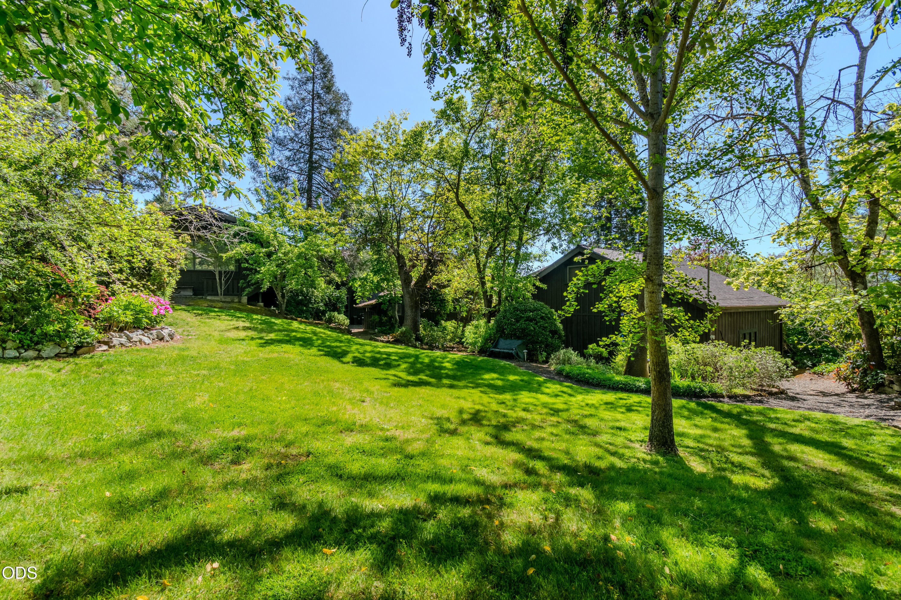 2569 Old Stage Road Medford, OR 97502 - Photo 5 of 83 Gallery Image 5