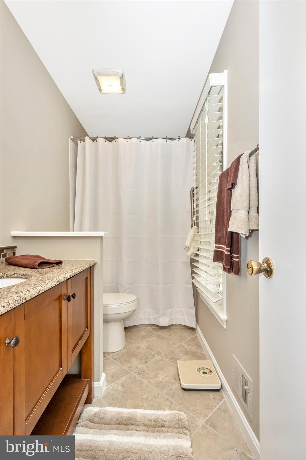 2136 Edgewater Parkway Silver Spring, MD 20903 - Photo 10 of 58