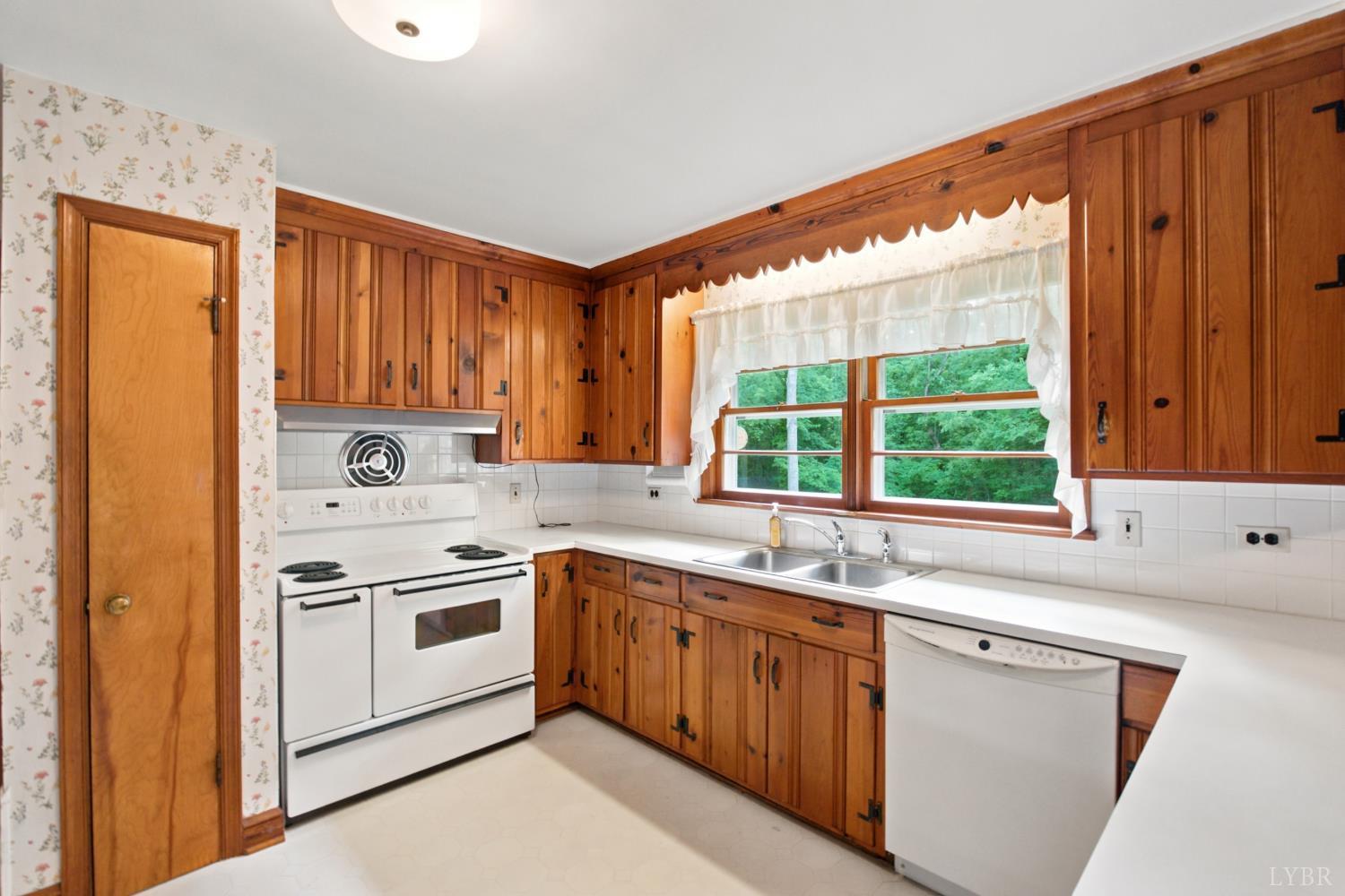 229 Gough Road Rustburg, VA 24588 - Photo 13 of 61