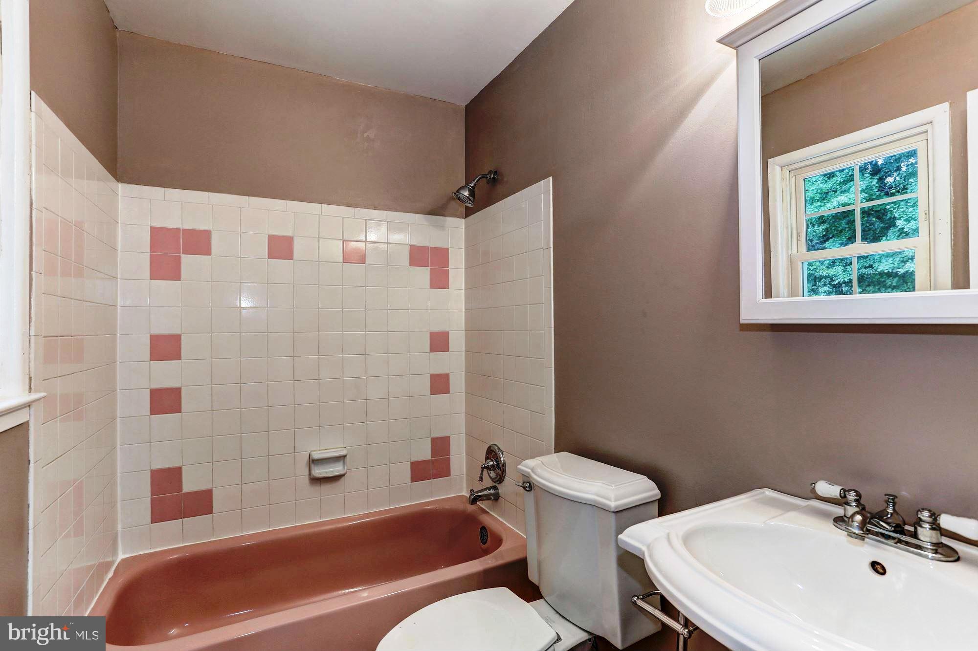 13606 Kingsman Road Woodbridge, VA 22193 - Photo 11 of 21 Bath (Master)