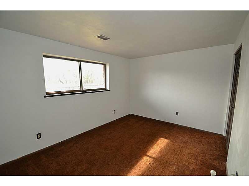 68 Maplewood Road Pittsburgh, PA 15209 - Photo 22 of 24 Den. Lower level den.
