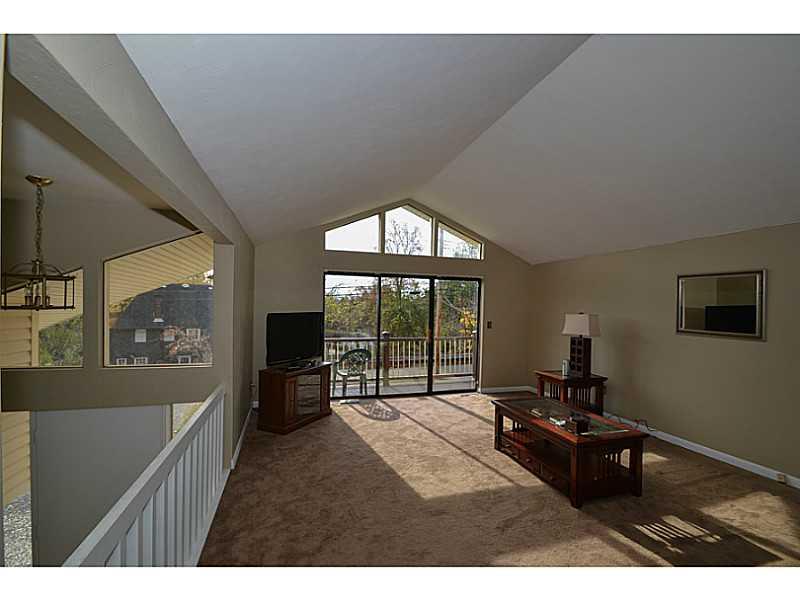 68 Maplewood Road Pittsburgh, PA 15209 - Photo 5 of 24 Living Room.