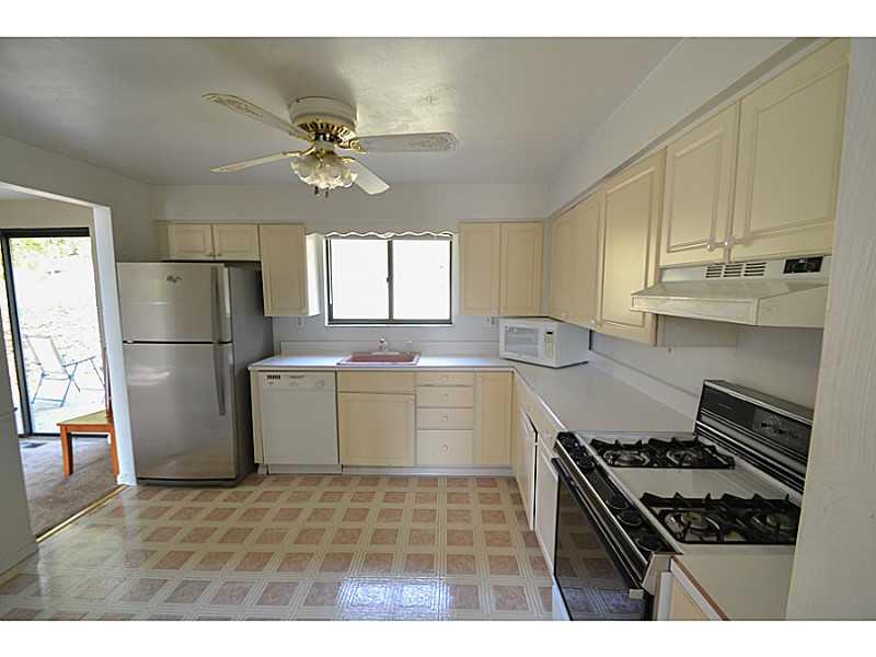 68 Maplewood Road Pittsburgh, PA 15209 - Photo 9 of 24 Kitchen. Large eat in kitchen.