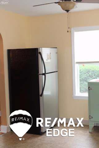4354 Van Slyke Road Flint, MI 48507 - Photo 9 of 35 21212827-8.JPG