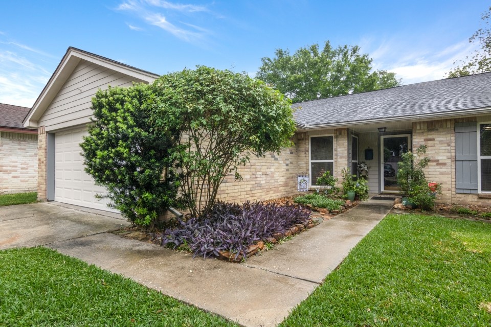 9211 Benwick Street Spring, TX 77379 - Photo 2 of 27 a front view of a house with garden
