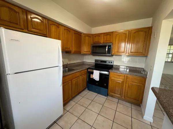 $2,500 | 605 84th Street, Miami Beach, FL 33141