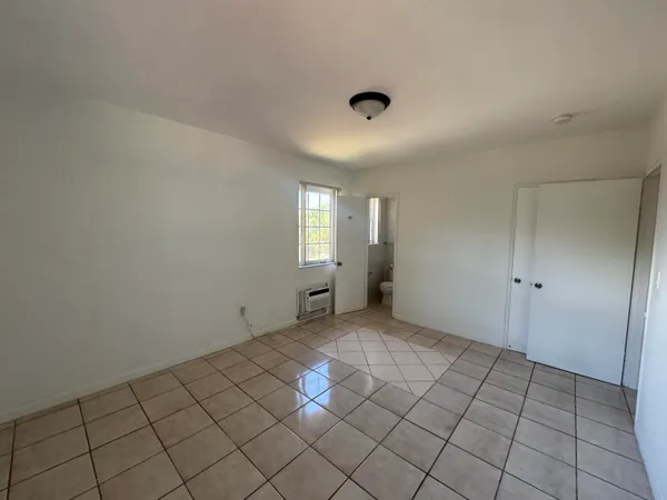 $2,500 | 605 84th Street, Miami Beach, FL 33141