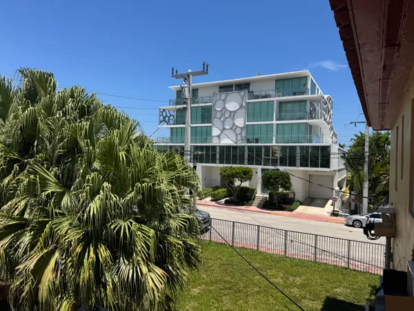 $2,500 | 605 84th Street, Miami Beach, FL 33141