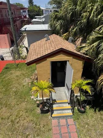 $2,500 | 605 84th Street, Miami Beach, FL 33141
