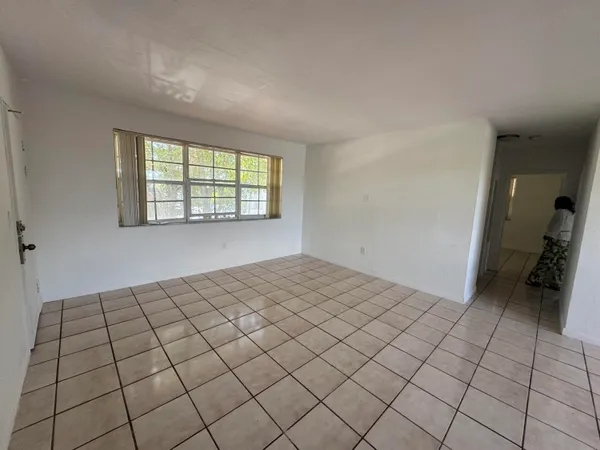 $2,500 | 605 84th Street, Miami Beach, FL 33141