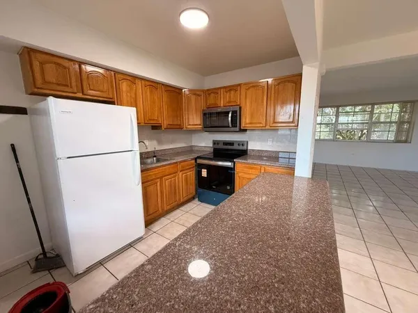 $2,500 | 605 84th Street, Miami Beach, FL 33141