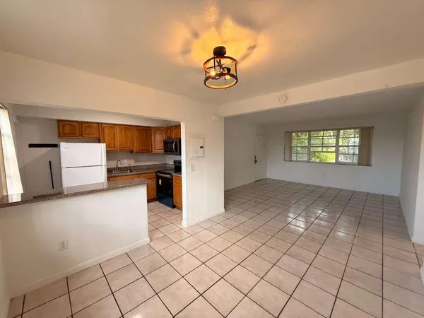 $2,500 | 605 84th Street, Miami Beach, FL 33141