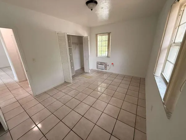 $2,500 | 605 84th Street, Miami Beach, FL 33141