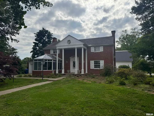 $250,000 | 215 3rd Street, Carmi, IL 62821