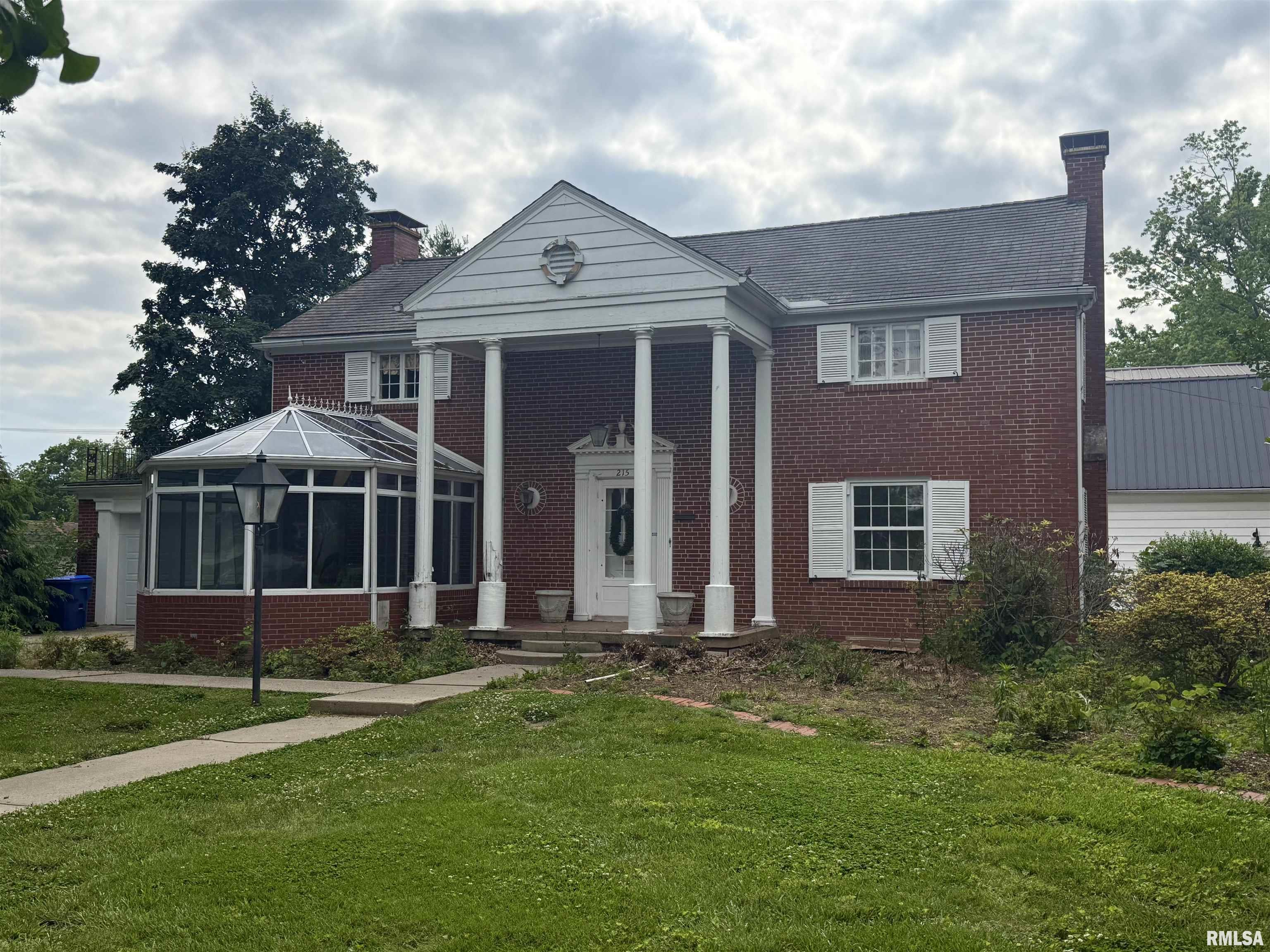 215 3rd Street Carmi, IL 62821 - Photo 2 of 39