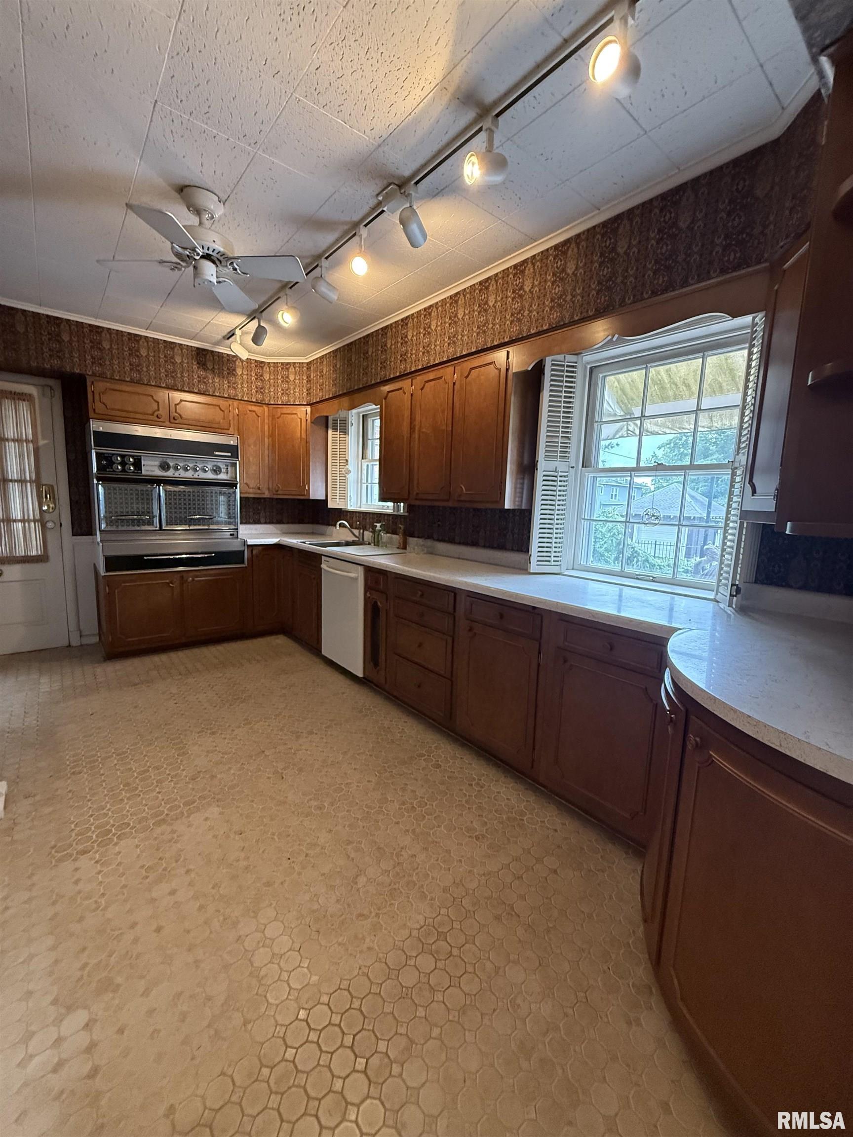 215 3rd Street Carmi, IL 62821 - Photo 23 of 39