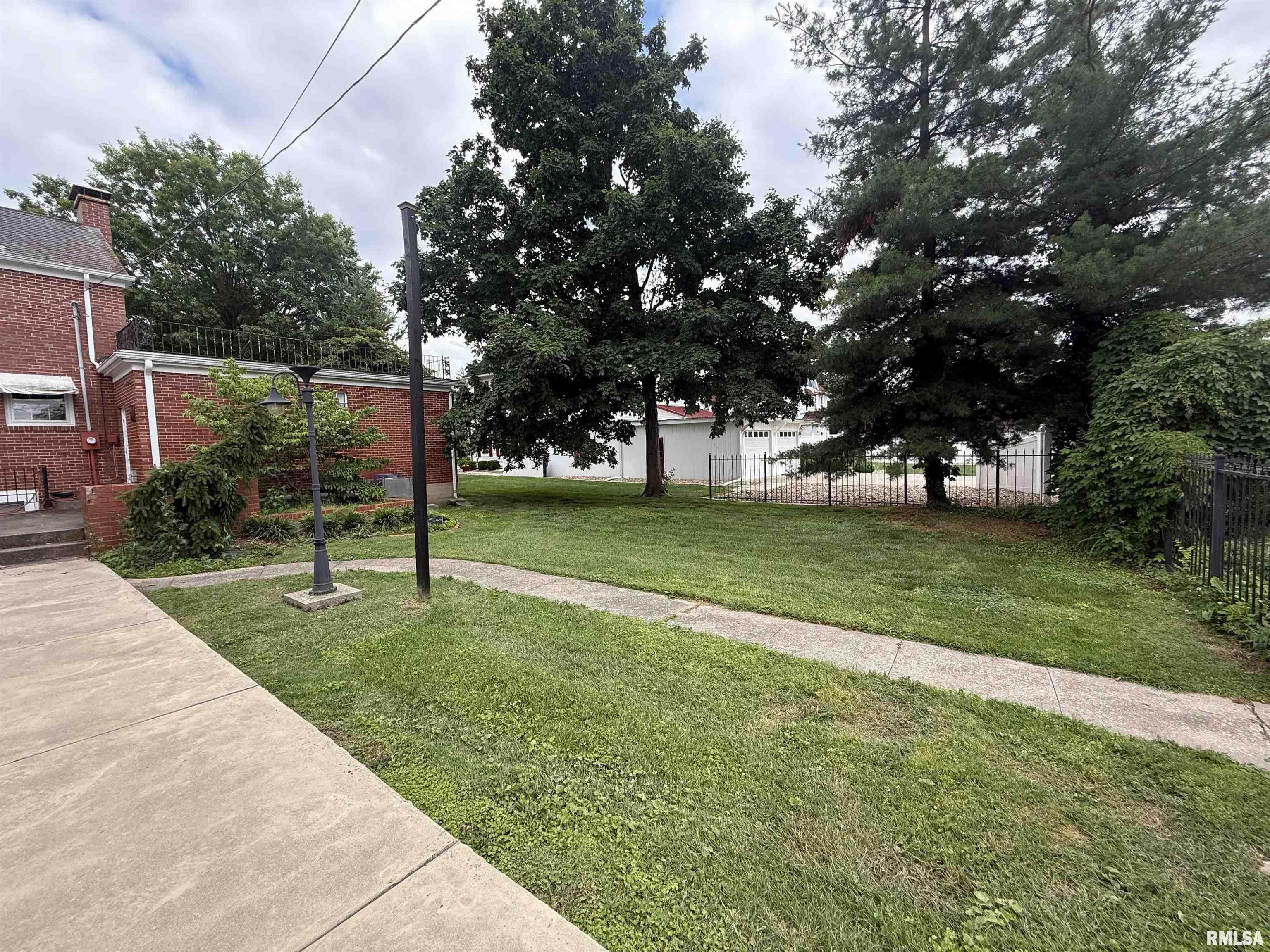 215 3rd Street Carmi, IL 62821 - Photo 38 of 39