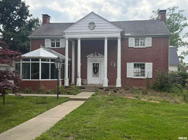 $250,000 | 215 3rd Street, Carmi, IL 62821