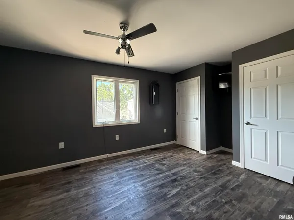 $250,000 | 215 3rd Street, Carmi, IL 62821